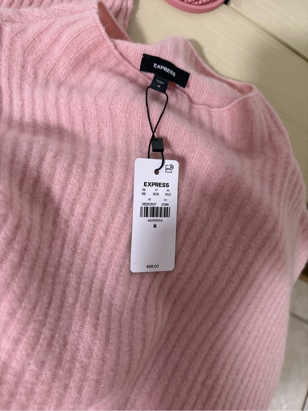 Express Women’s Sweater $20.00 Size Medium New WithTags Never Worn - Picture 4 of 4